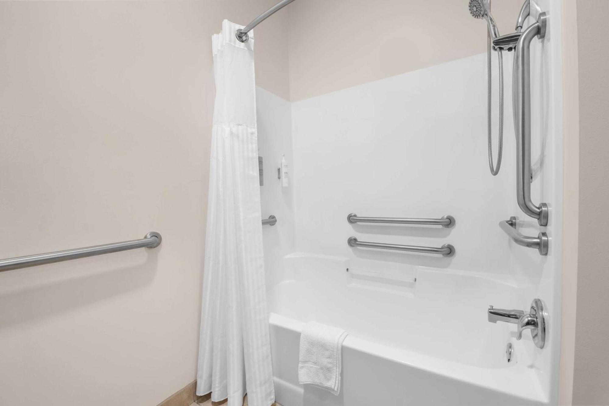 Spark By Hilton Minot Exterior foto