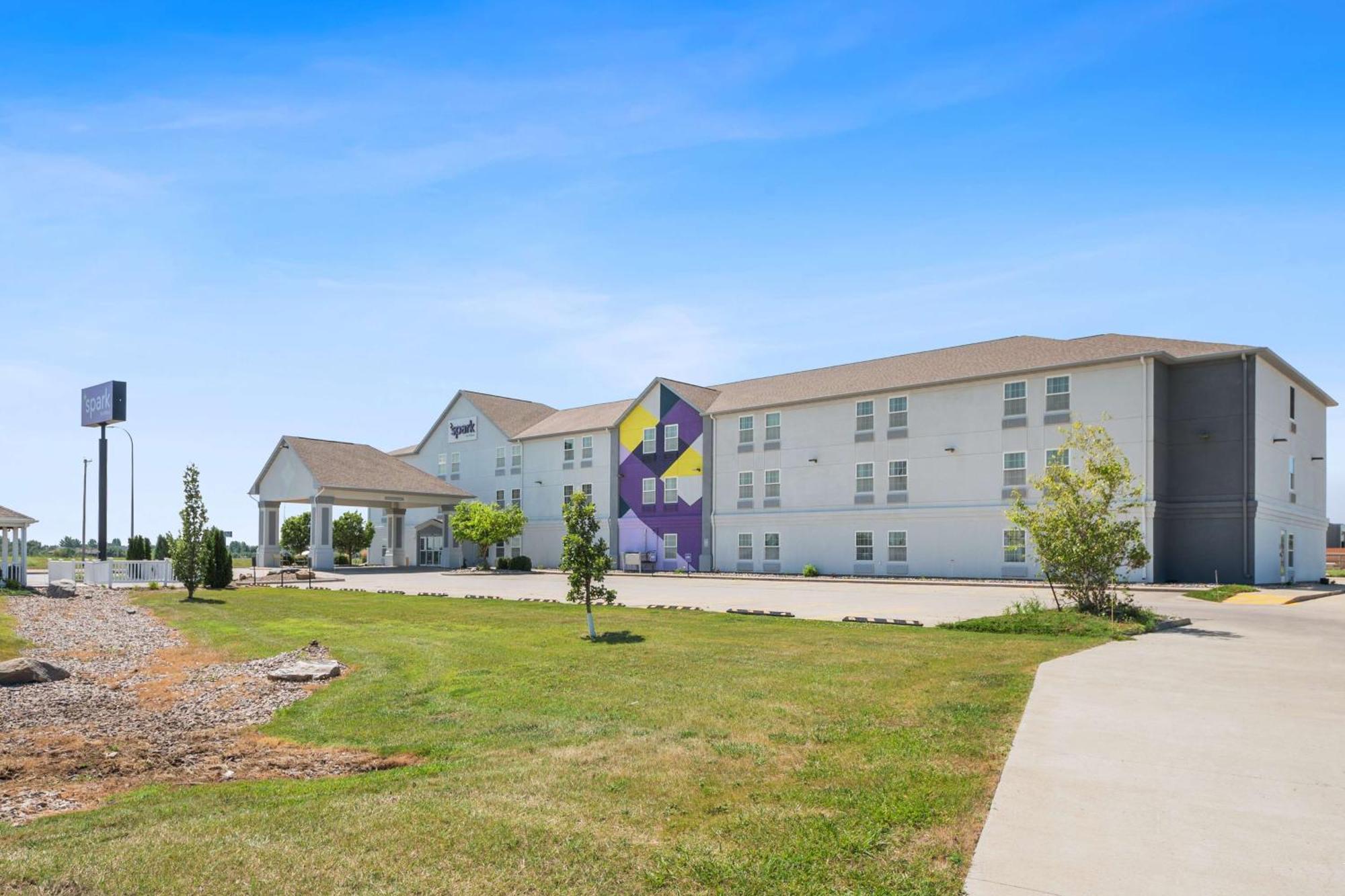 Spark By Hilton Minot Exterior foto